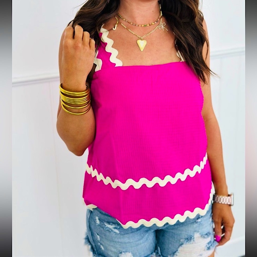 🎉SALE🎉🆕🩷ENTRO: HOT PINK Square Neck Ric Rac Trim Top SMALL